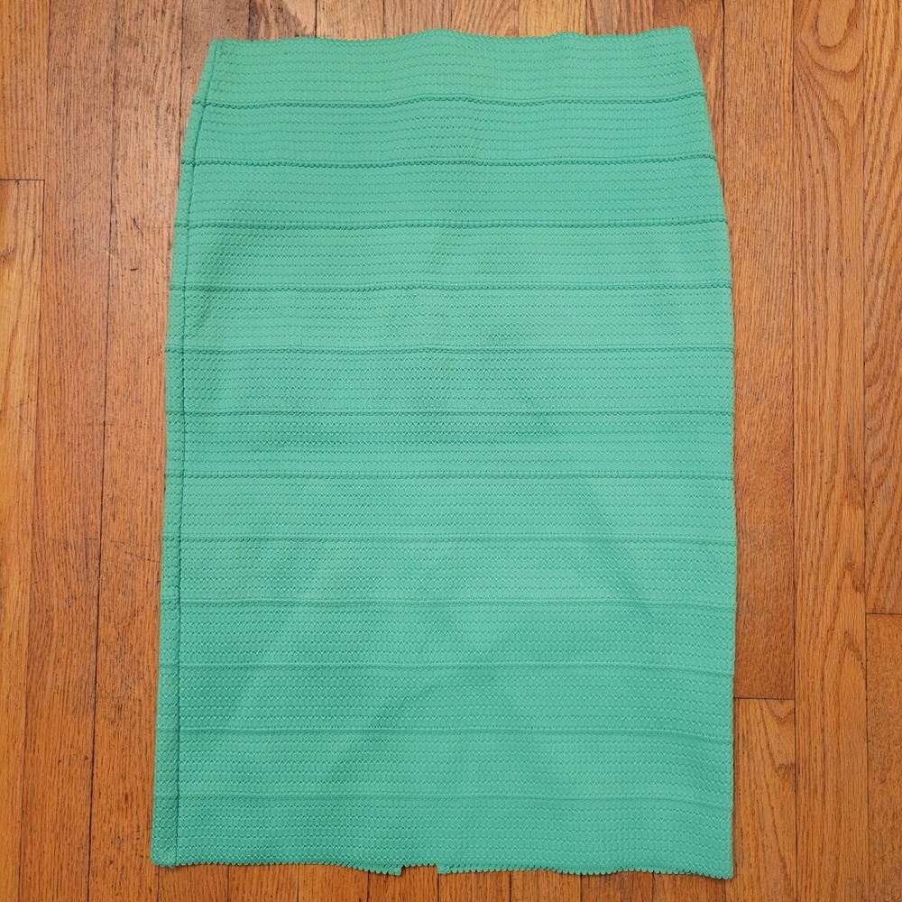 New York Company L Pencil Skirt Green Textured Stretch Rubber Spring Modest